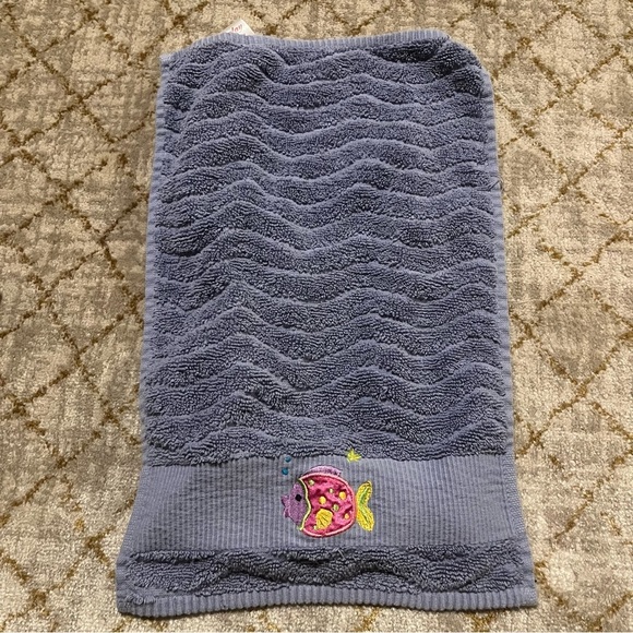 SET Of 2 Saturday KNIGHT VTG Blue FISH Embroidered FINGERTIP Hand TOWEL 16”x10” - Picture 5 of 8